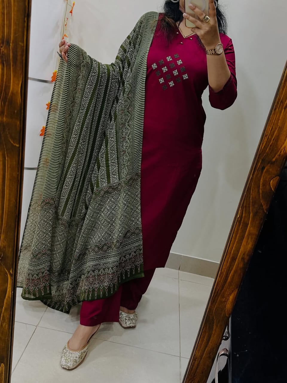 Women’s Solid Cotton Kurti Pant & Dupatta Set – Wine