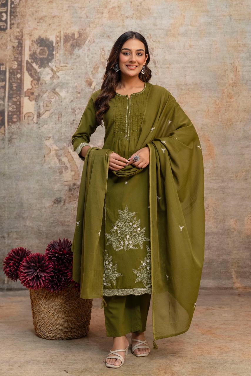 Gulnaar Green Floral Embroidered Kurta Set with Dupatta